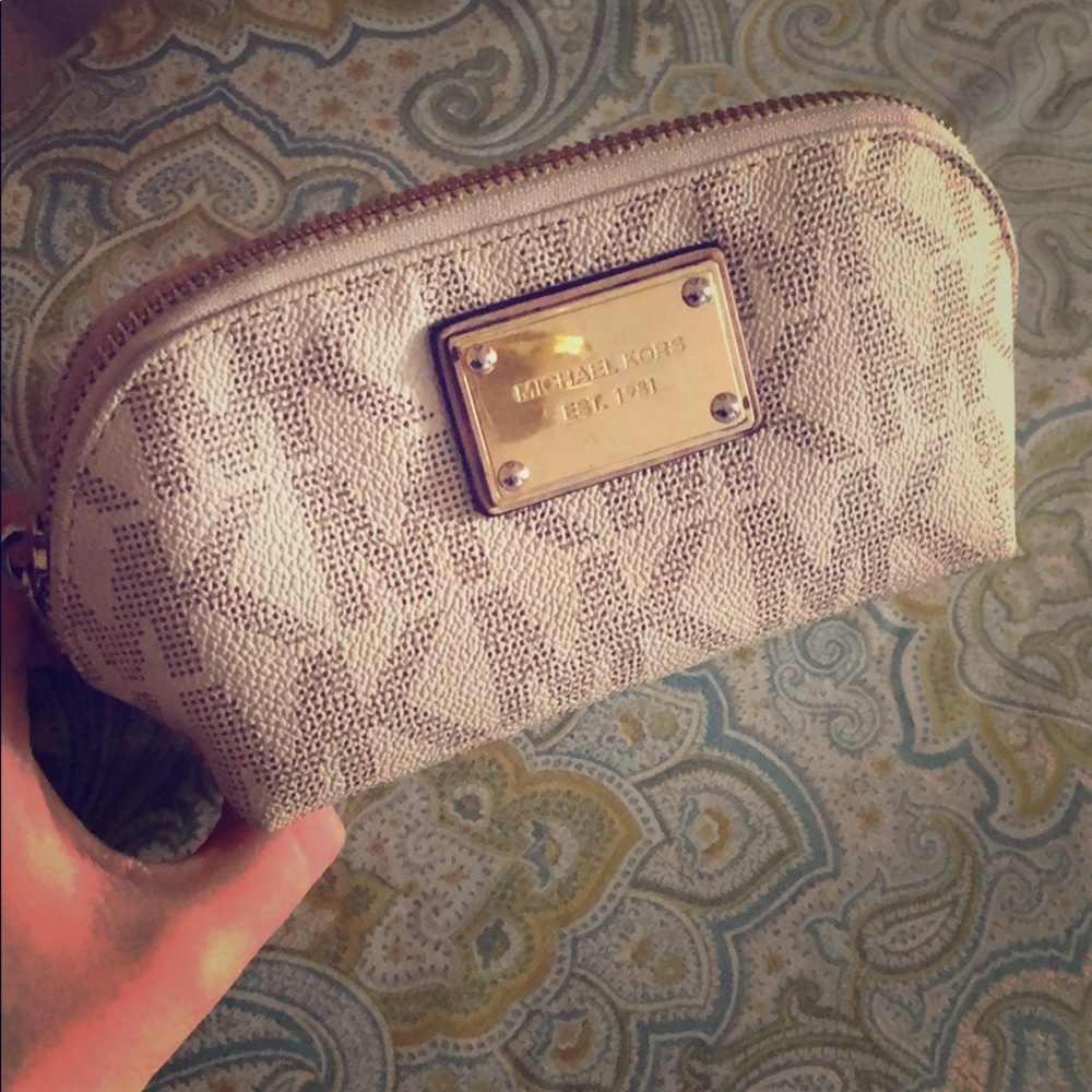 Pre-loved MICHAEL KORS Vanilla Gold Make-up Bag